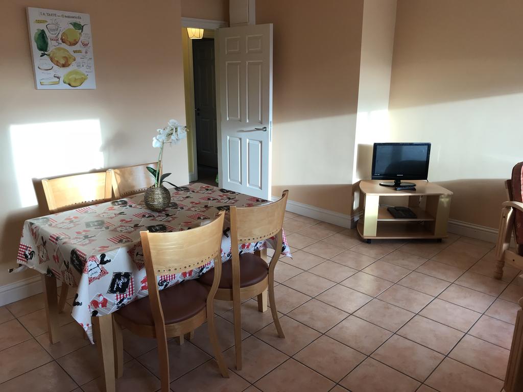 Kings Court Holiday Apartments room 1